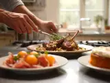 Dossiers: Menu du jour, 11 juillet : billes de melon au porto, côtes d'agneau au barbecue et gâteau moelleux
