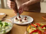 Dossiers: Menu sans gluten, 20 juillet : soupe de concombre, flan aux légumes et macarons chocolat