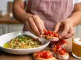 Dossiers: Menu végétarien, 23 juillet : une escapade gourmande entre bruschetta, couscous coloré et mousse d'orange