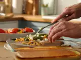 Dossiers: Menu végétarien, 18 juillet : salade de pâtes au pesto, tomates farcies et flan à la noix de coco