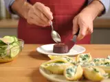Dossiers: Menu végétarien, 6 juillet : une escapade gourmande avec des concombres marinés, des pâtes farcies et un gâteau fondant