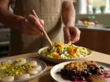 Dossiers: Menu du jour, 21 août : carpaccio de coquilles saint-jacques, pâtes aux fleurs de courgettes et crumble aux myrtilles