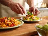 Dossiers: Menu du jour, 4 août : une salade de crevettes à la mangue, des pâtes sucrées-salées et un sorbet au kiwi rafraîchissant