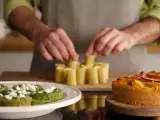 Dossiers: Menu du jour, 3 août : muffins courgette chèvre, conchiglioni farcis à la stracciatella et gâteau renversé à la pêche