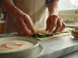 Dossiers: Menu végétarien, 24 août : fraîcheur et saveurs avec soupe de radis, börek aux épinards et café dalgona