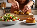 Dossiers: Menu végétarien, 1 août : mesclun, falafels et moelleux aux pommes