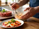 Dossiers: Menu sans gluten, 9 août : un festin coloré d’œufs au paprika, steak tartare et mousse au chocolat