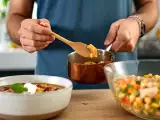 Dossiers: Menu sans gluten, 2 août : soupe froide de concombre et menthe, salade de pois chiches à la morue, des abricots rôtis au caramel