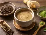 Dossiers: Le hojicha peut-il détrôner le matcha ? Le thé grillé japonais qui monte en tendance !
