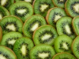 Découvrez les vertus insoupçonnées du kiwi, pour une santé éclatante !