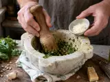 Dossiers: Le geste anti-gaspi qui rend un pesto beaucoup plus savoureux