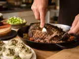 Dossiers: Menu sans gluten, 21 septembre : œufs farcis aux sardines, un gigot de 7 heures tendre et un cheesecake aux 3 chocolats