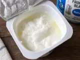 Dossiers: Du liquide flotte sur votre fromage blanc ? Cela ne signifie pas qu’il est périmé