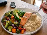 Dossiers: Glycémie : pourquoi il vaut mieux regarder toute l’assiette plutôt que seulement les glucides