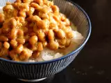 Dossiers: Natto : ce que cet aliment fermenté apporte vraiment, sans lui prêter des pouvoirs miracles