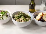 Dossiers: Menu végétarien, 7 octobre : salade croquante de courgette crue, asperges rôties accompagnées de quinoa, pommes au four aux raisins secs