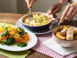 Dossiers: Menu végétarien, 13 octobre : salade de carottes et pousses d'épinard, gratin de pommes de terre au gorgonzola, croustillants de banane à la pâte filo