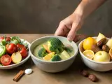 Dossiers: Menu végétarien, 26 octobre : salade machouia à base de tomates, soupe au chou-fleur, brocoli et pomme, tartare de fruits façon orientale