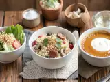 Dossiers: Menu sans gluten, 18 octobre : une explosion de saveurs avec salade croquante, risotto de quinoa et flan coco