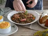 Dossiers: Menu du jour, 17 octobre : soufflés au saumon fumé, saucisse de Morteau et gâteau à la carotte