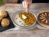 Dossiers: Menu du jour, 3 octobre : flans salés, curry de pois chiches et tarte poire-chocolat