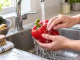 Dossiers: Faut-il laver ses légumes avec du savon ? Le bon geste à adopter