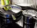 Dossiers: Votre plaque chauffe autour de la casserole ? Ce détail peut vous faire gaspiller de l’énergie