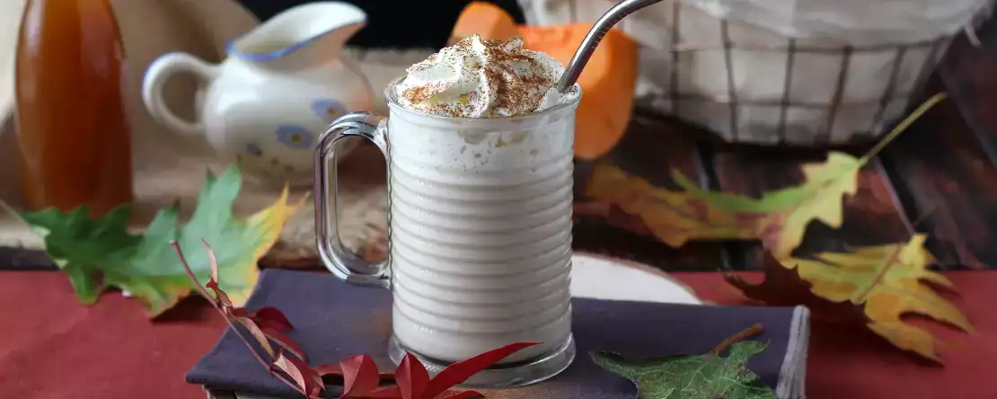 Starbucks Pumpkin Spice Latte : le grand retour de la boisson culte d’automne (et comment la refaire chez vous !)