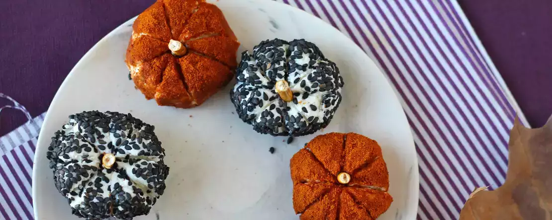 Fromage à tartiner pour l'apéro en forme de citrouilles, parfait pour halloween!
