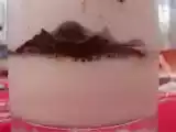 Recette Panna cotta citronelle, croquant de chocolat et espuma de gingembre.