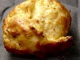 Recette Gougères à la tomme de brebis, figues séchées et noisettes