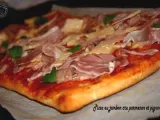 Recette Pizza au jambon cru parmesan et pignons de pin