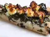 Recette Pizza aux oignons, blettes, brousse câpres et marjolaine