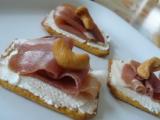 Recette Toast apéritif au jambon de bayonne et chèvre