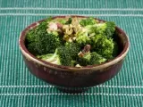 Recette Salade de brocoli cru, parfum boisé
