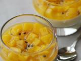 Recette Panna cotta au chocolat blanc, mangue thaïe, fruit de la passion et sirop.