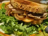 Recette Sandwich à la dinde avec gouda et oignons caramélisés