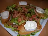 Recette Salade de poitrine fumé aux toast grillés et chauds de chèvre