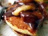 Recette Pancakes à la banane, sauce chocolat au lait