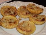 Recette Minis tartelettes fines de fourme d'ambert à la poire