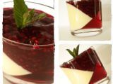 Recette Panna cotta au lait d'amande, gelée d'hibiscus et coulis de framboise