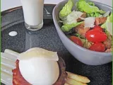 Recette Asperges poêlées, oeuf mollet sur pancetta grillée, sauce et salade parmesan