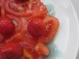 Recette Salade de fraises, tomates et sirop de basilic pourpre