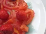 Recette Salade de fraises, tomates et sirop de basilic pourpre