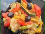 Recette Salade de courgettes cuites, poivrons et tomates à l'huile d'olive et au basilic