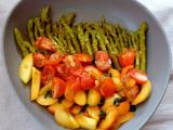 Recette Salade d'asperges tomates abricots & basilic, sauce orange et vinaigre balsamique