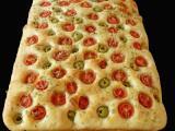 Recette Focaccia pugliese aux olives et tomates