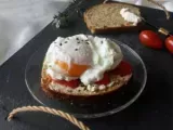 Recette Tartine tomates-chèvre-romarin et oeuf poché