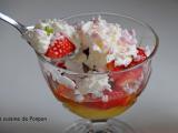 Recette Glace à la rhubarbe avec fraises et sirop de gingembre