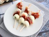 Recette Brochettes apéritives mozzarella, jambon cru et tomates séchées